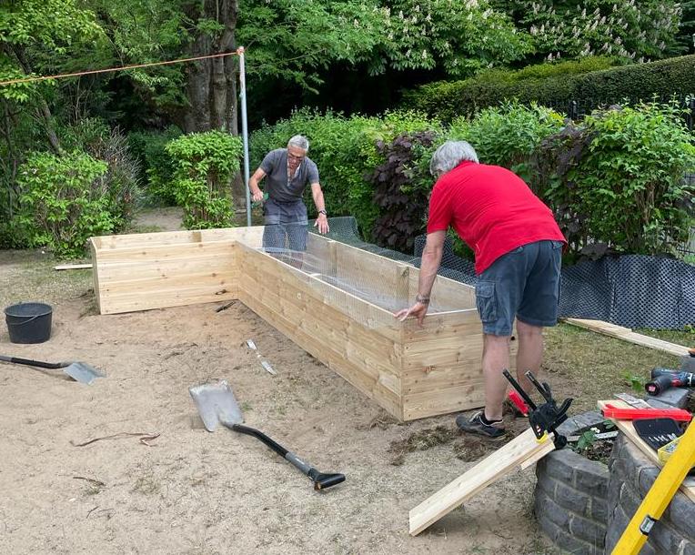 Ein Hochbeet für den Kindergarten An der Vormasch - LC ALFELD - Lions